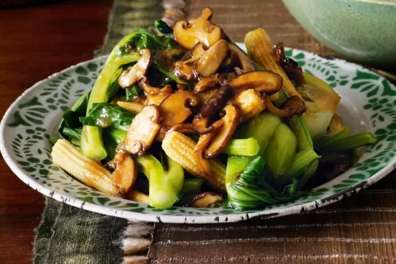 Asiatisches Grün Und Shiitake Skaliert E1602495491189 - Wir Essen Shiitake-Pilze, Nicht Nur, Weil Es Köstlich Ist！